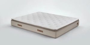 Saltea ortopedica Orion Pedic cu fermitate ridicata H5 si inaltime de 26 cm prezentata pe fundal curat evidentiind topperul integrat
